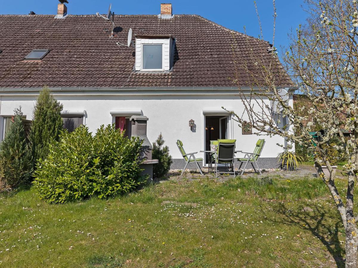 Elegant Apartment With Garden In Gingst Exterior photo